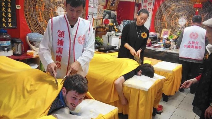 Nhung phuong phap massage 'doc' khien du khach rung minh-Hinh-5