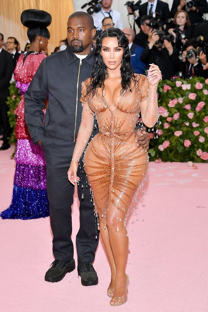 Kim Kardashian voi nhung trang phuc ho henh phan cam-Hinh-12