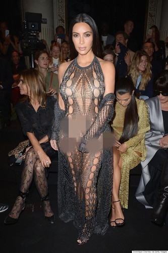 Kim Kardashian voi nhung trang phuc ho henh phan cam-Hinh-8