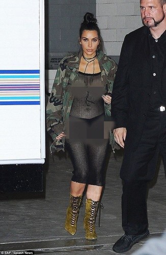 Kim Kardashian voi nhung trang phuc ho henh phan cam-Hinh-9