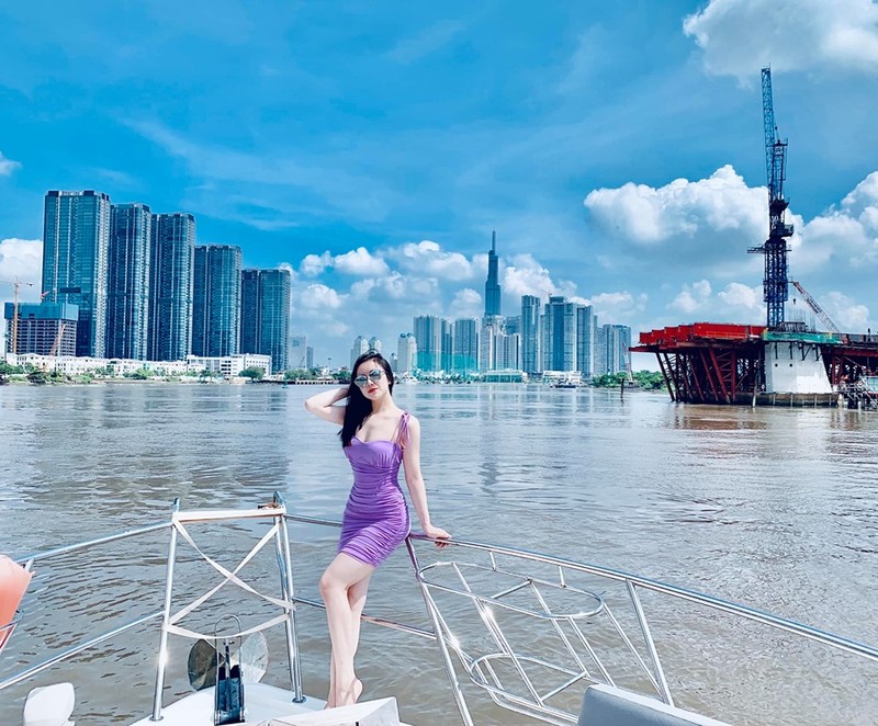 Gu thoi trang sexy cua Nha Tien khong chi trong MV ca nhac-Hinh-3