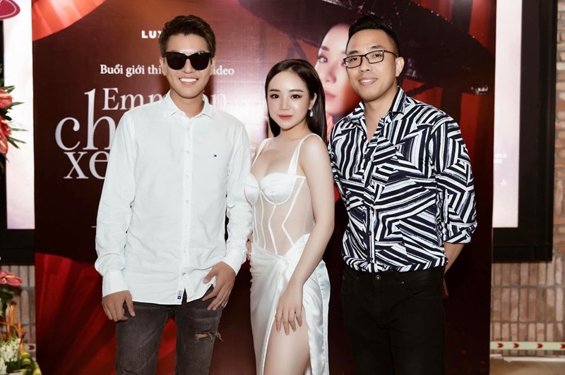 Gu thoi trang sexy cua Nha Tien khong chi trong MV ca nhac-Hinh-4