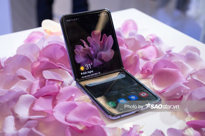 Ly do smartphone gap dinh dam cua Samsung co ten Galaxy Z Flip