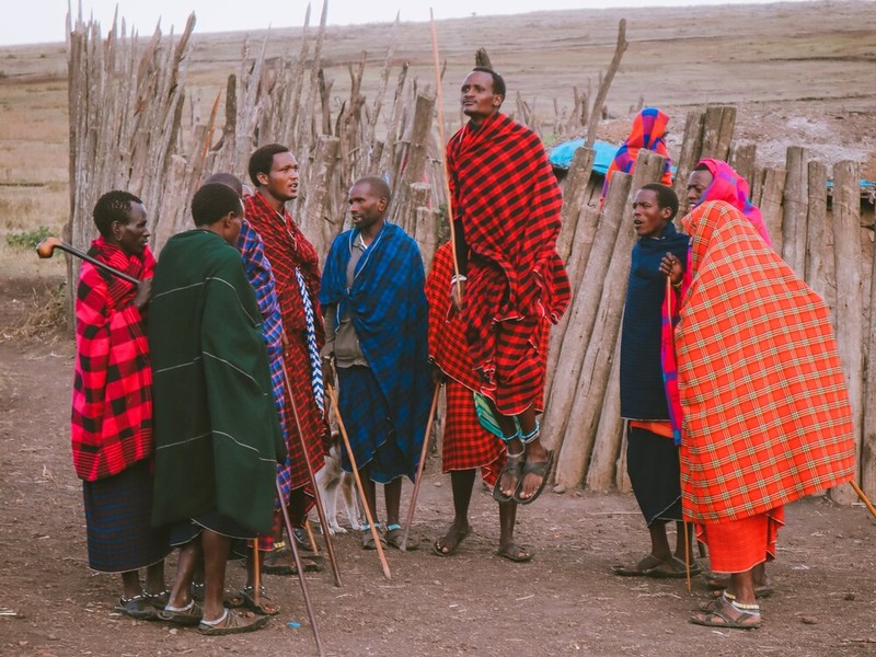 Vi sao bo toc nguoi Maasai lay phan trau bo de xay nha?-Hinh-7