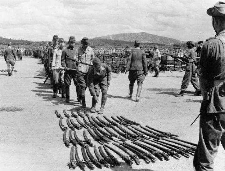 Nam 1945, Nhat hoang noi gi trong tuyen bo dau hang quan Dong minh?