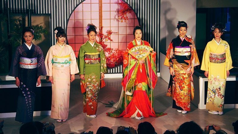Vi sao phu nu Nhat Ban that chiec “goi” sau lung khi mac kimono?