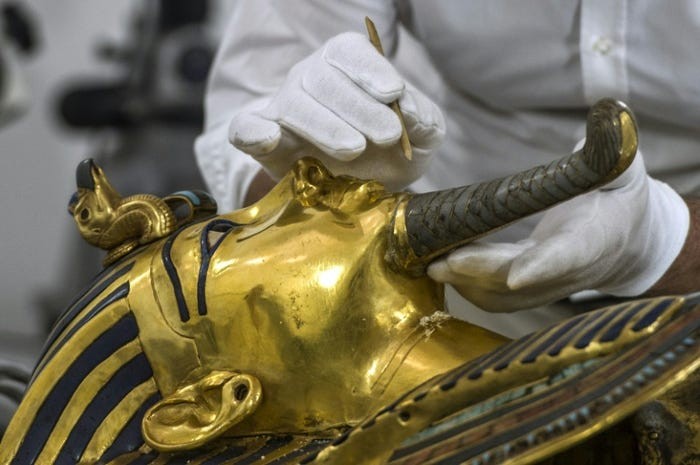 Chuyen gia roi nao chi tiet ky quai tren mat na vang Tutankhamun-Hinh-8