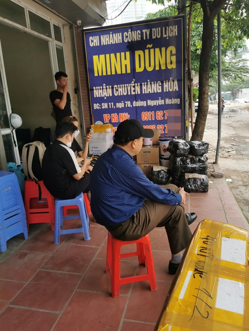 Xe khach Minh Dung va Phu Thanh lap “ben coc” ngang nhien-Hinh-5