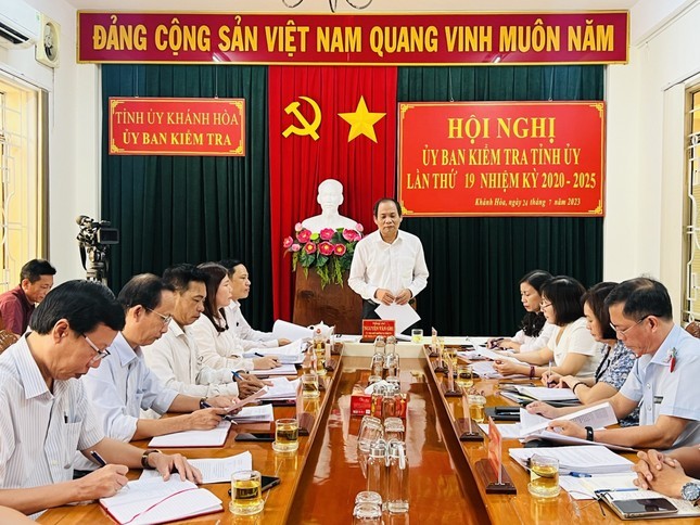 Truoc khi Pho Tong giam doc bi ky luat, Yen sao Khanh Hoa lam an sao?