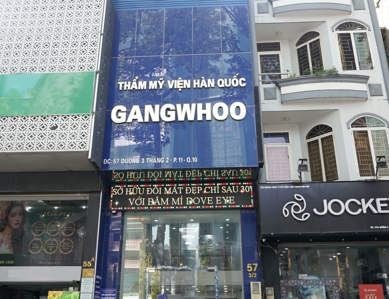 Tham my vien Gangwhoo bi to lam hong mui, nguc khach hang