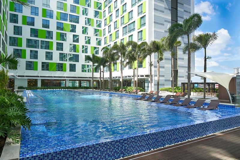 Can canh khach san Holiday Inn & Suites Saigon Airport duoc dung lam noi cach ly Covid-19-Hinh-2