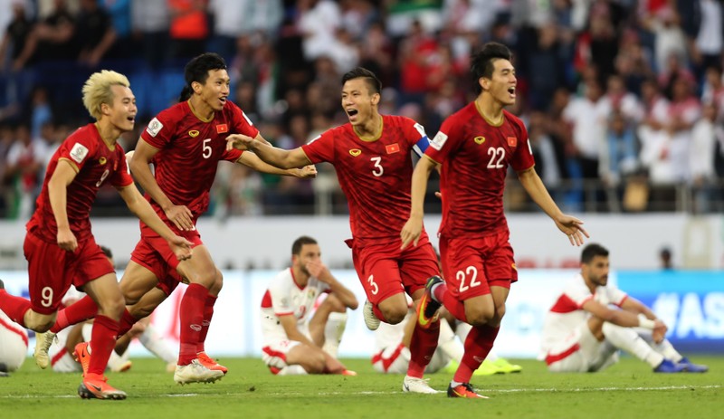 Thang Nhat o tu ket Asian Cup 2019, DT  Viet Nam “ngap” trong thuong khung