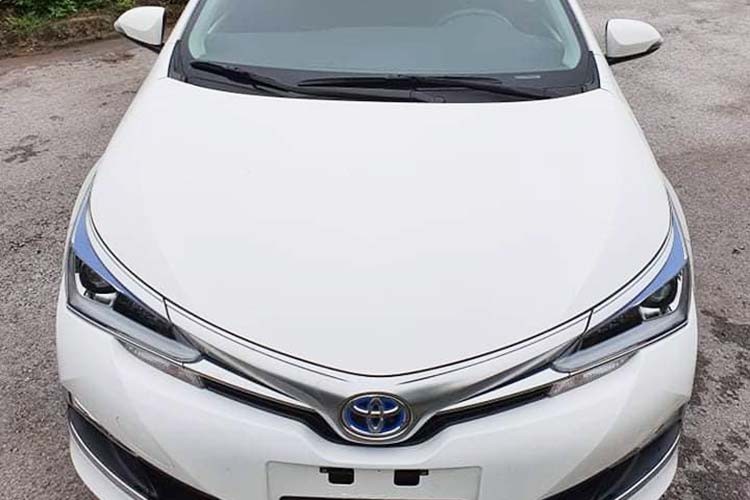 Toyota Corolla Hybrid 2019 'chao hang' chi 300 trieu-Hinh-3