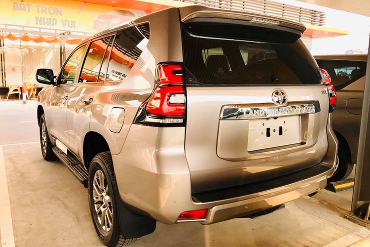 Can canh Toyota Land Cruiser Prado 2020 hon 2,3 ty tai Viet Nam-Hinh-3