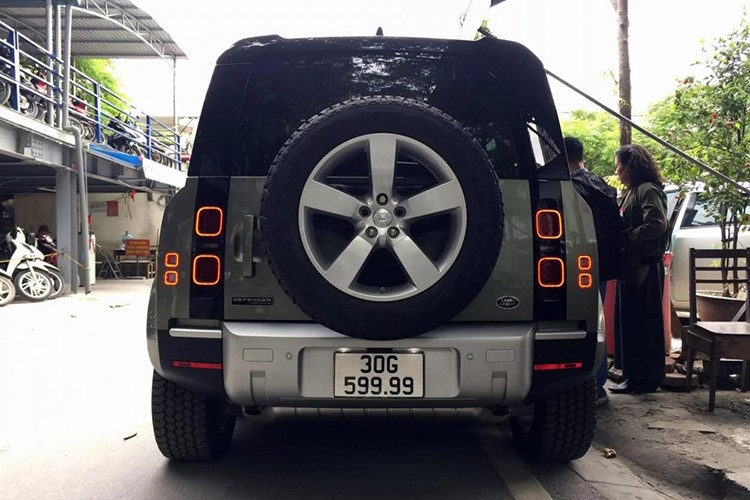 Dai gia Ha Noi chi hon 5,3 ty mua Land Rover Defender trung bien tu quy 9-Hinh-4
