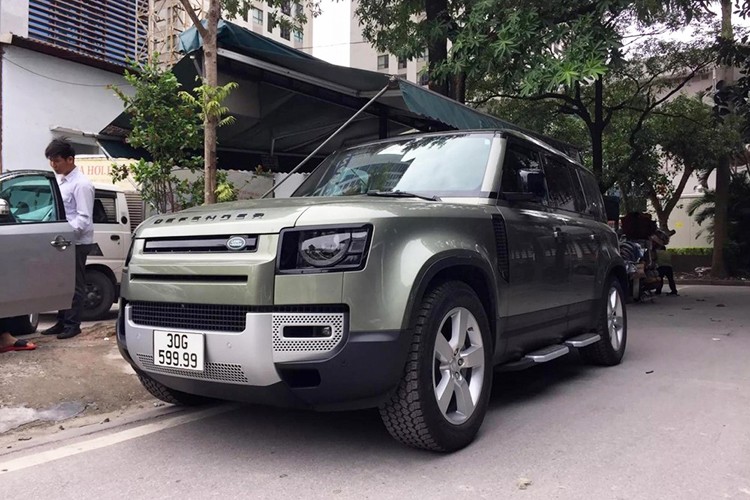 Dai gia Ha Noi chi hon 5,3 ty mua Land Rover Defender trung bien tu quy 9