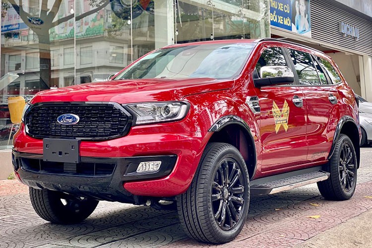 Ford Everest giam 100 trieu dong trong thang 5/2021