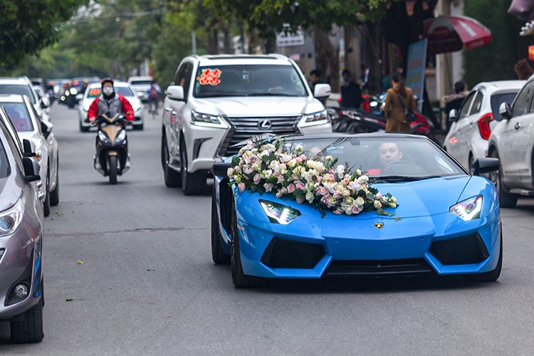Dai gia Hai Phong lai Lamborghini keo dan Kia Cerato ruoc dau-Hinh-4