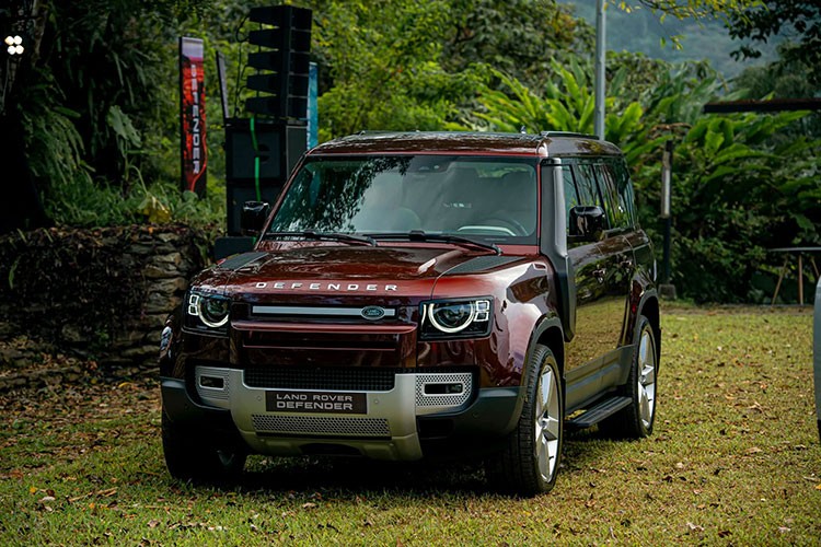 Can canh Land Rover Defender 130 co gia cao nhat hon 7,9 ty