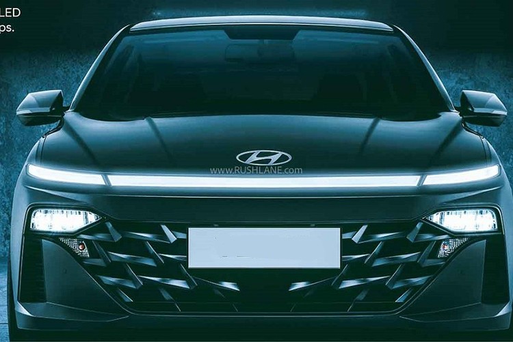 Can canh Hyundai Accent 2023 trang bi xin so