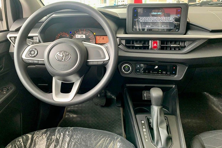 Toyota Wigo 2023 vua ra mat da giam toi 20 trieu dong, 