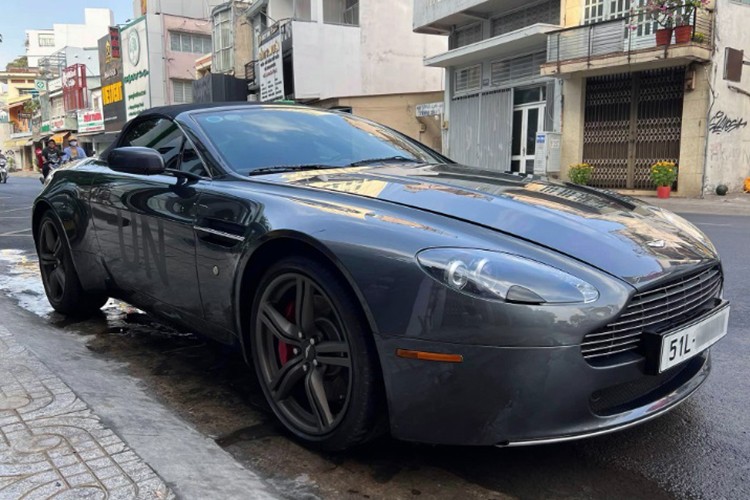 Xem chiec Aston Martin Vantage cua dai gia Dang Le Nguyen Vu