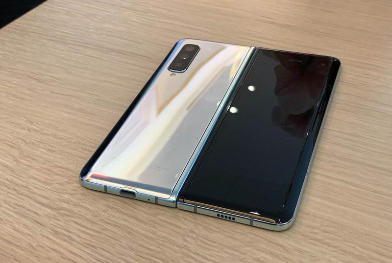 Samsung san xuat 1 trieu chiec dien thoai gap nam 2019-Hinh-2