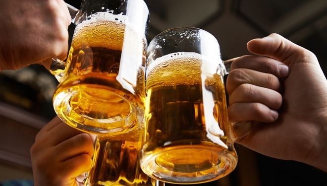 Doanh nghiep bia dau tien bao lai giam 54% do COVID-19 va Nghi dinh 100