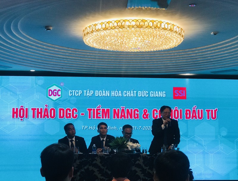 Hoa chat Duc Giang co the ban 20-25% von nhung khong de mat ty le chi phoi