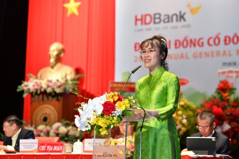 DHDCD HDBank: Chia co tuc 25%, doanh thu phi bancassurance tren 1.000 ty-Hinh-2