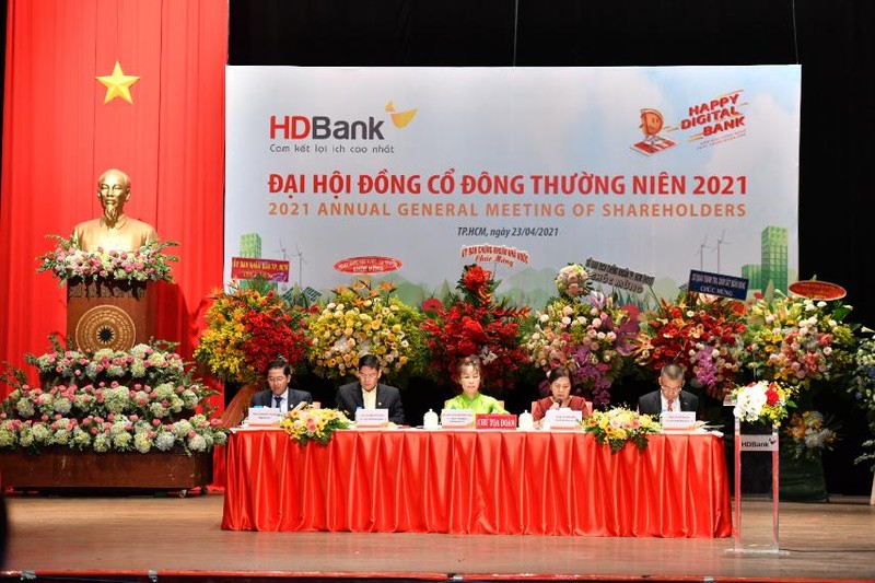 DHDCD HDBank: Chia co tuc 25%, doanh thu phi bancassurance tren 1.000 ty