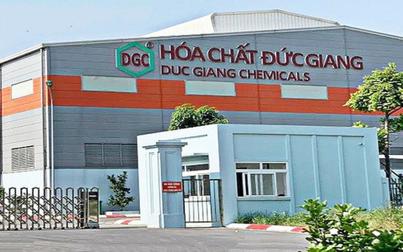 Hai em gai cua Chu tich Hoa chat Duc Giang muon thoai von DGC