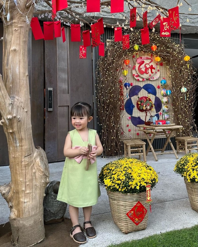 Di tham biet thu nhu cho hoa xuan cua vo chong Cuong Do La - Dam Thu Trang
