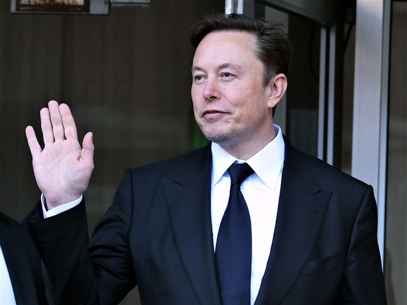Elon Musk va goc khuat dau don