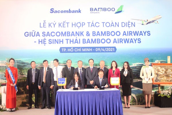Ngan hang Sacombank va hang bay Bamboo Airways hop tac toan dien