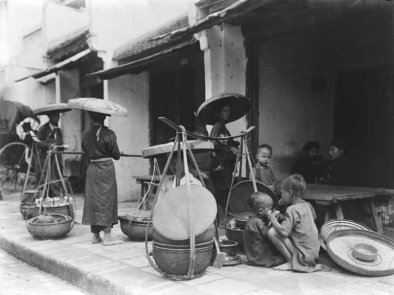 Chum anh cuc chat ve hang quan via he Ha Noi nam 1896-Hinh-2