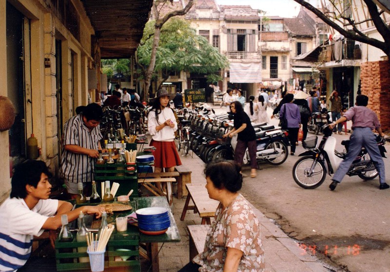 Ha Noi nam 1994 cuc chat qua ong kinh nguoi Nhat-Hinh-4