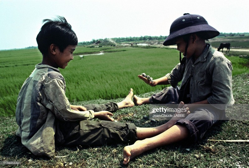 Cuoc song than thuong o nong thon Viet Nam dau thap nien 1990-Hinh-6