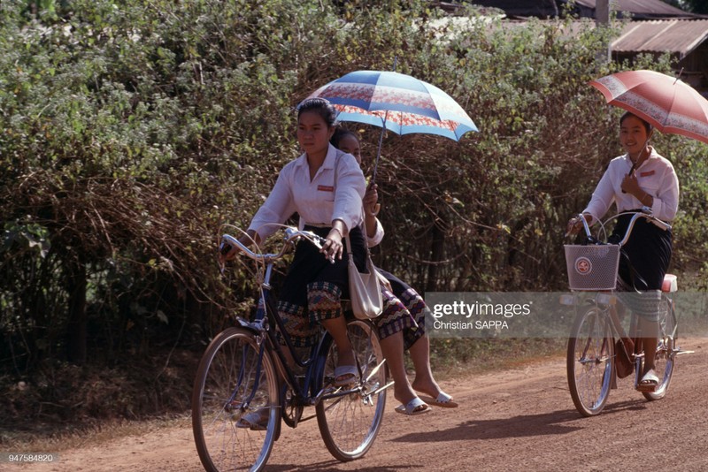Cuoc song binh di day loi cuon o Lao nam 1990-Hinh-10
