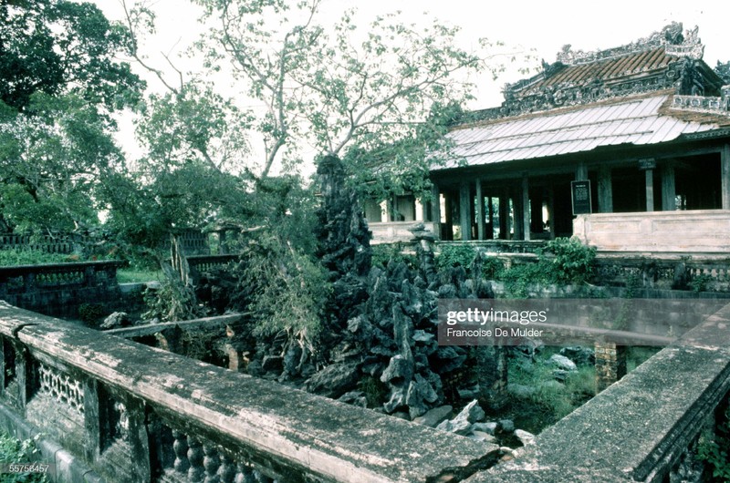 Khung canh binh di o Hoang thanh Hue nam 1989-Hinh-11