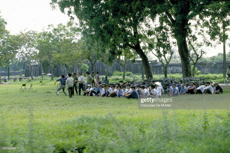 Khung canh binh di o Hoang thanh Hue nam 1989-Hinh-14