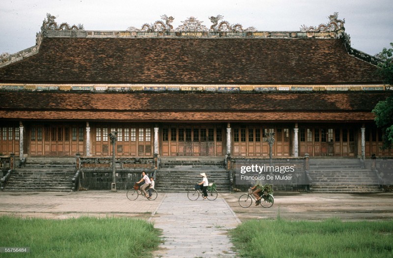 Khung canh binh di o Hoang thanh Hue nam 1989-Hinh-3