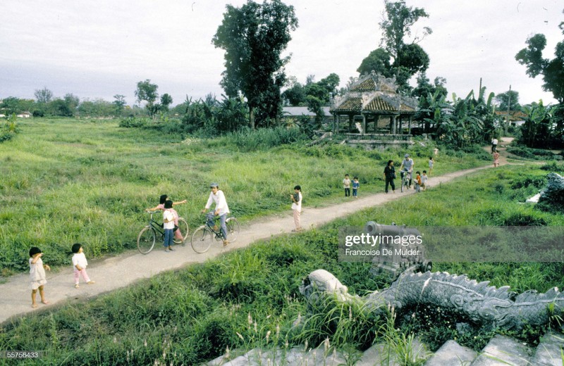 Khung canh binh di o Hoang thanh Hue nam 1989-Hinh-4