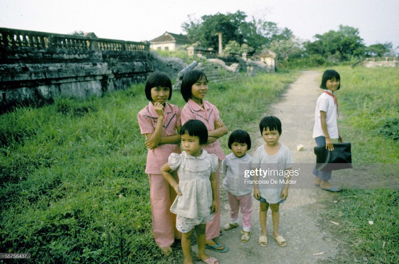 Khung canh binh di o Hoang thanh Hue nam 1989-Hinh-5