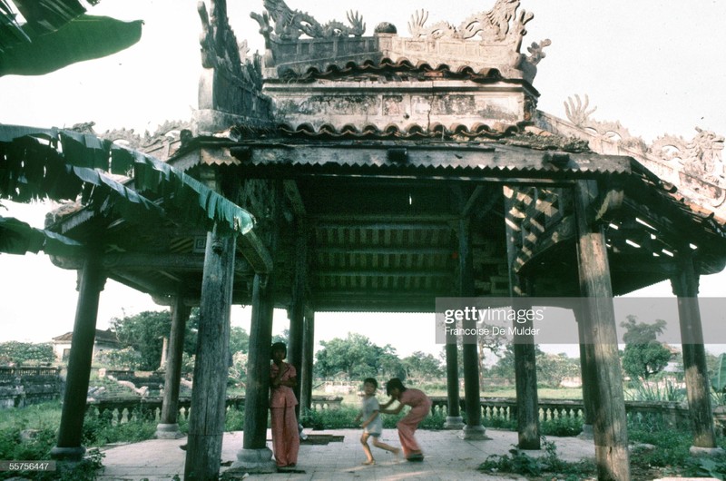 Khung canh binh di o Hoang thanh Hue nam 1989-Hinh-7