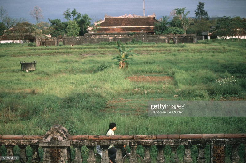 Khung canh binh di o Hoang thanh Hue nam 1989-Hinh-9