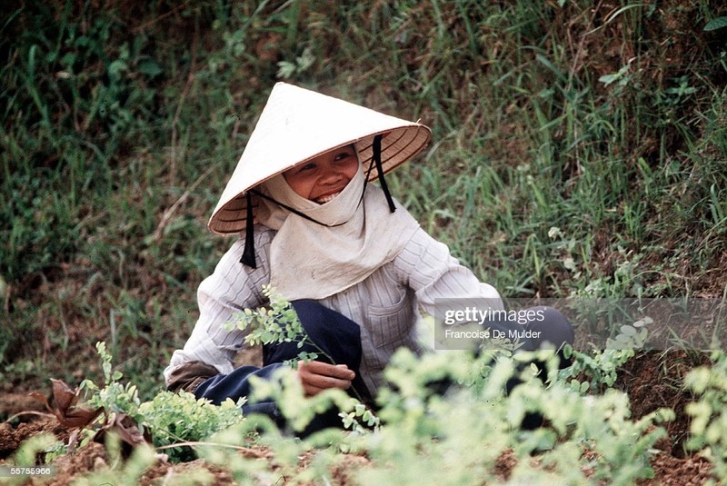 Nhin lai phu nu Viet Nam thap nien 1980 qua ong kinh nguoi Phap-Hinh-5