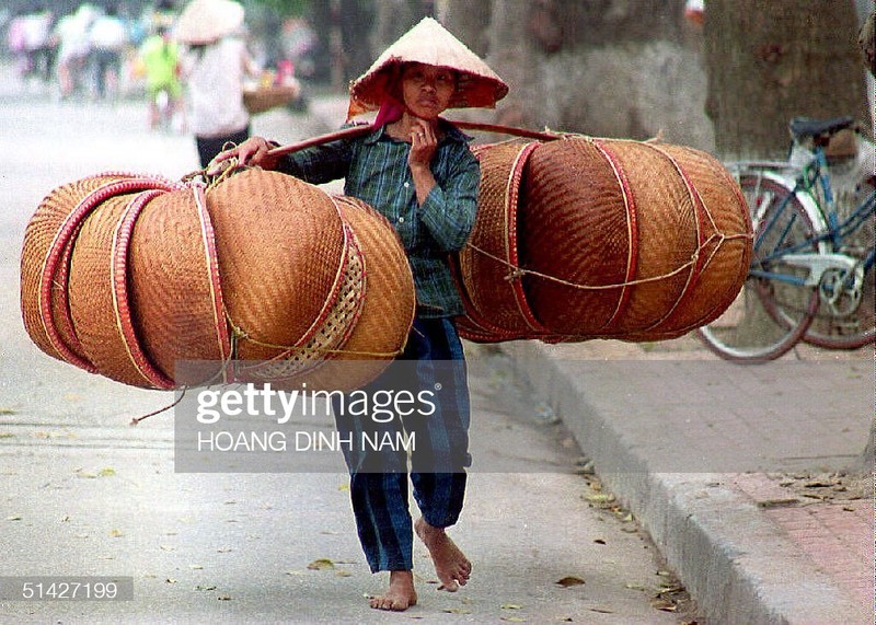 Viet Nam nam 1994 cuc bat ngo qua loat anh hiem-Hinh-3