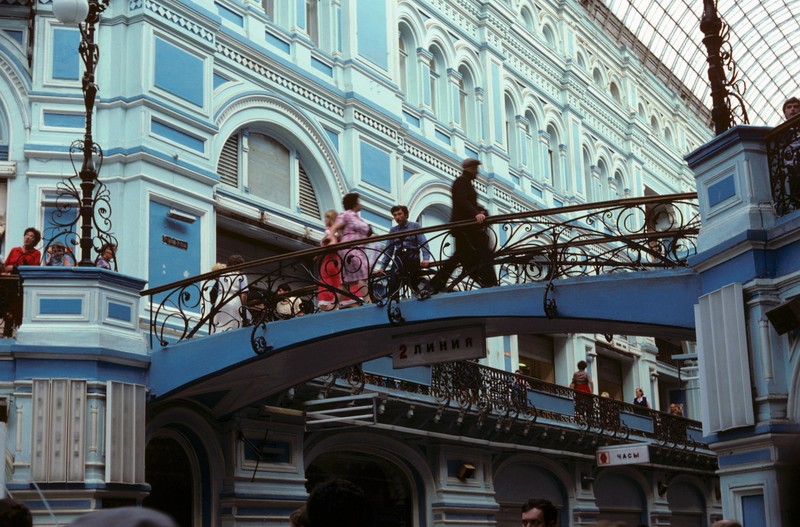 Can canh khu mua sam sang chanh nhat Moscow nam 1985-Hinh-2