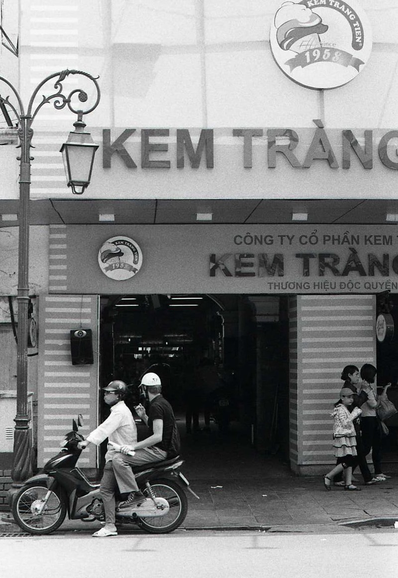 Cua hang kem Trang Tien nhung nam 1990 qua loat anh hiem-Hinh-6